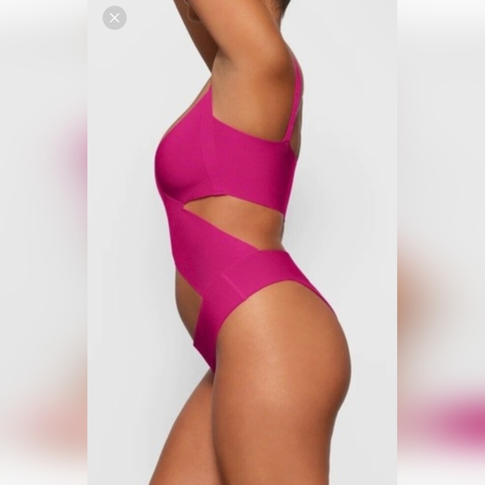 NEW SKIMS KNIT SWIMSUIT MONOKINI IN PINK : SIZE:LARGE